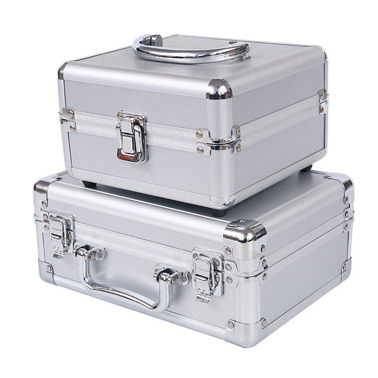 ¿Cuáles son las ventajas de la caja de herramientas de aluminio cuadrado en comparación con otros materiales?