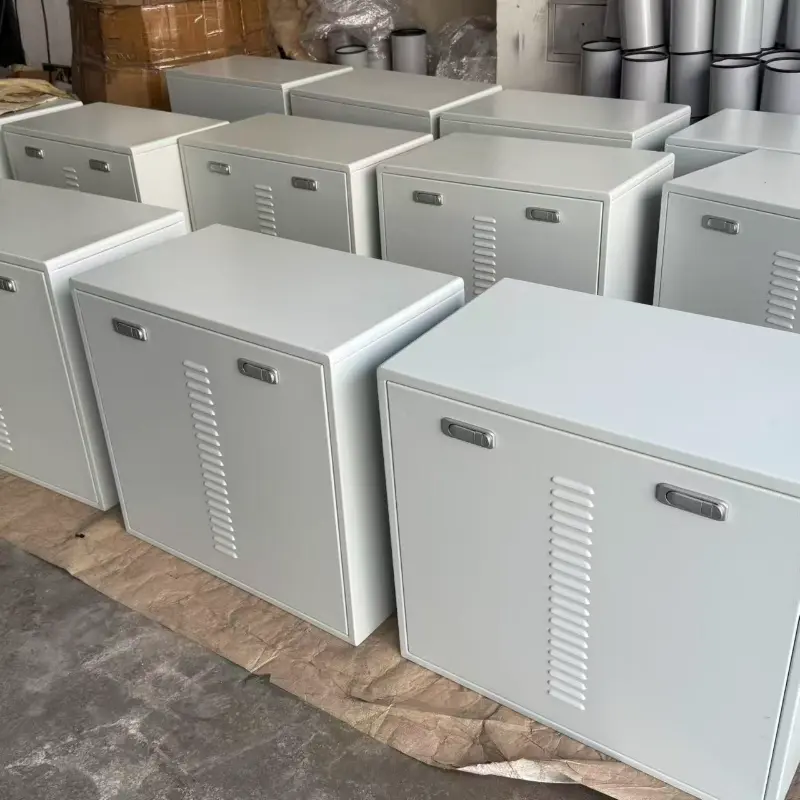 Gabinete metálico compacto